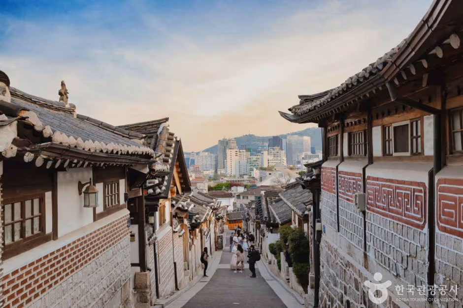 Timeless Alleys of Bukchon: A Curated Heritage Walk Through Seoul’s Historic Heart